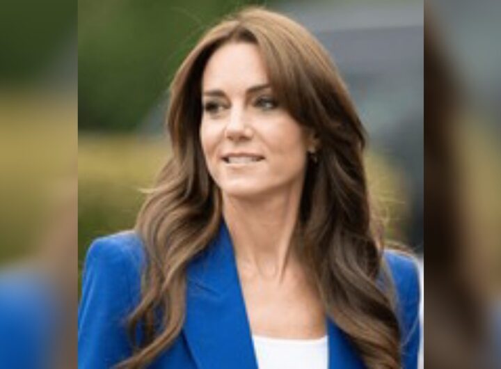 Kate Middleton, primo piano con tailleur blu