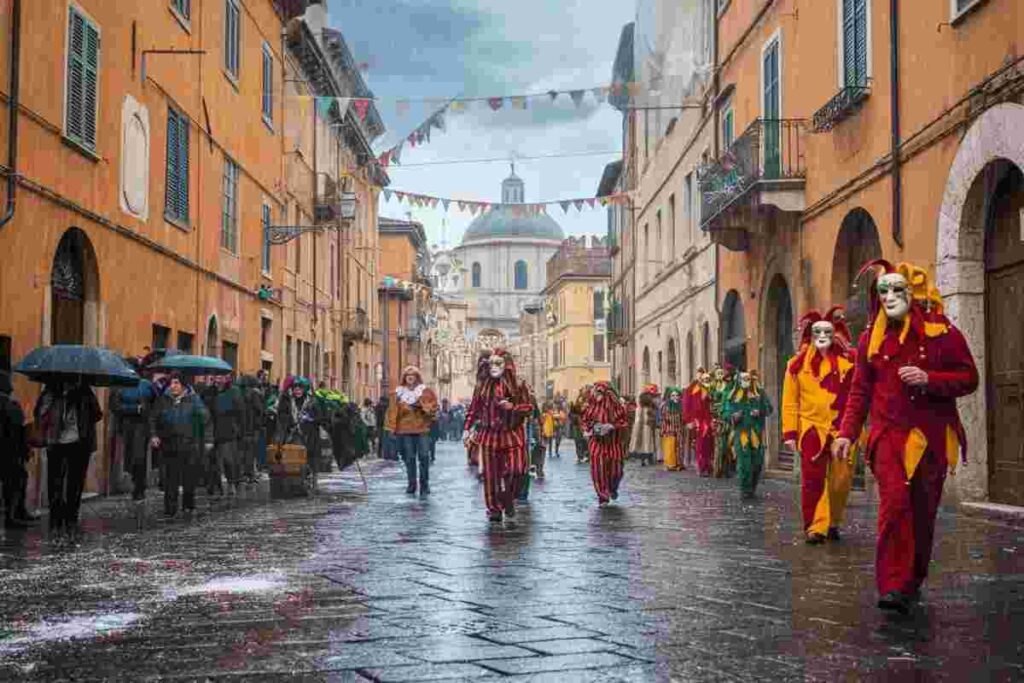 Carnevale sotto la pioggia e la neve, ma la primavera si prepara a riscaldare il weekend