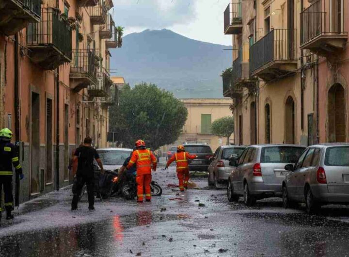 Maltempo in Sicilia: a Messina il torrente straripa e il fango inghiotte le auto